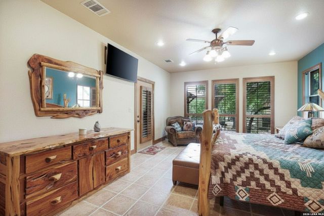 309 LOST OAKS DR, Boerne, TX 78006