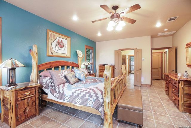 309 LOST OAKS DR, Boerne, TX 78006