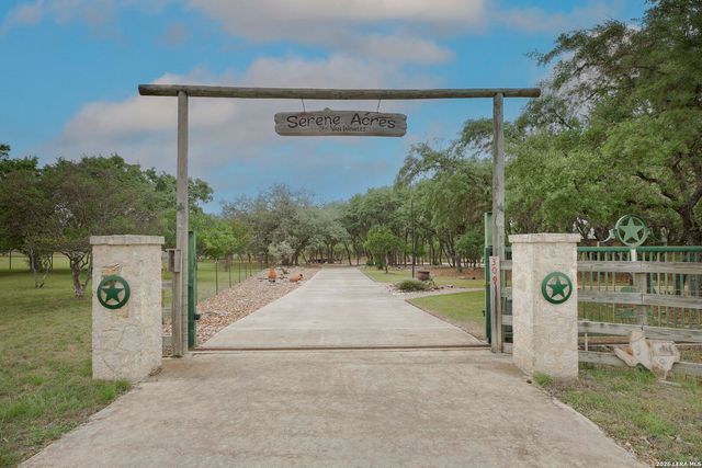 309 LOST OAKS DR, Boerne, TX 78006