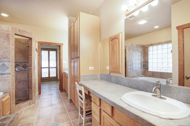 309 LOST OAKS DR, Boerne, TX 78006