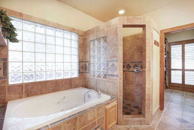 309 LOST OAKS DR, Boerne, TX 78006