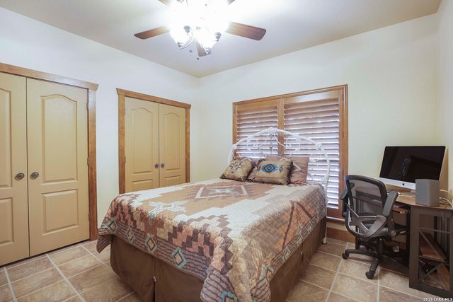 309 LOST OAKS DR, Boerne, TX 78006