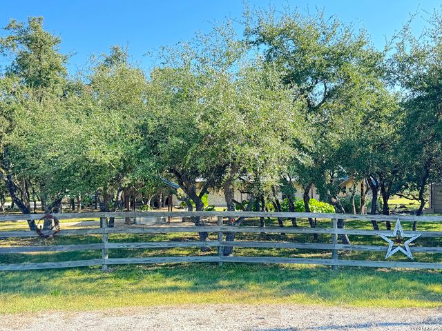 309 LOST OAKS DR, Boerne, TX 78006