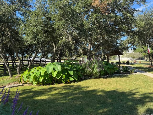 309 LOST OAKS DR, Boerne, TX 78006