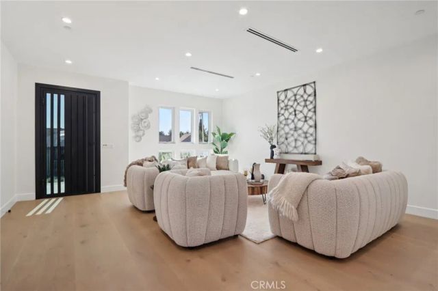 14929 Vose Street, Van Nuys, CA 91405