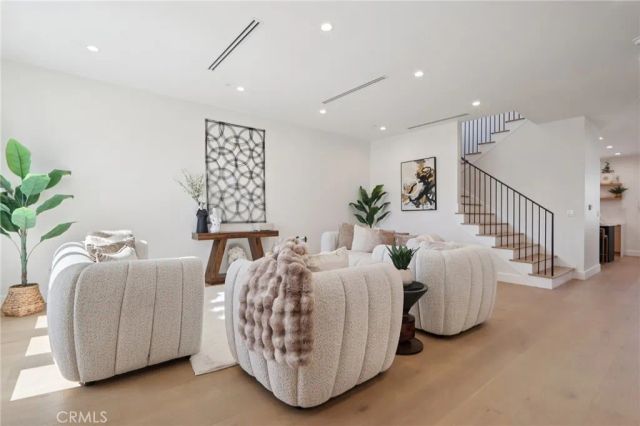 14929 Vose Street, Van Nuys, CA 91405