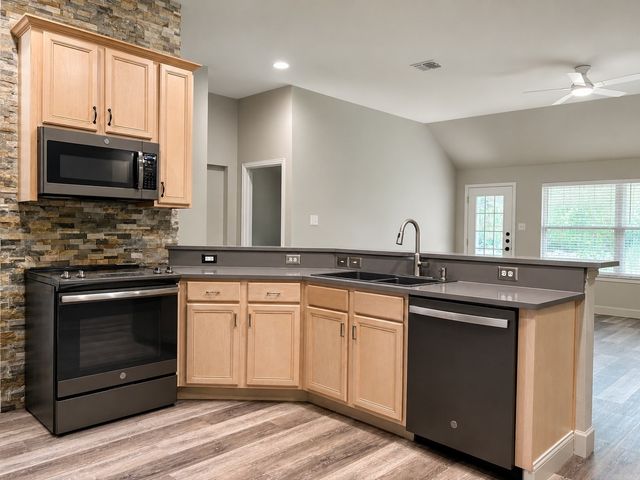 1612 Meadowview Drive, Corinth, TX 76210