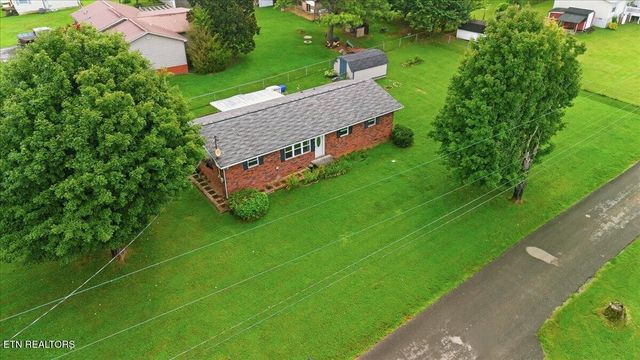 3334 Oak Ave, Strawberry Plains, TN 37871