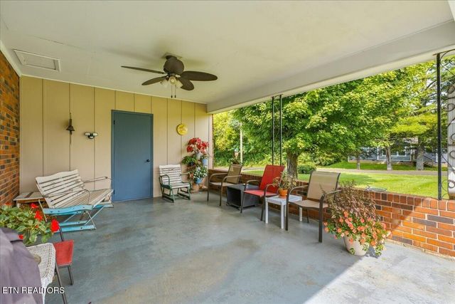 3334 Oak Ave, Strawberry Plains, TN 37871