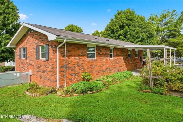3334 Oak Ave, Strawberry Plains, TN 37871