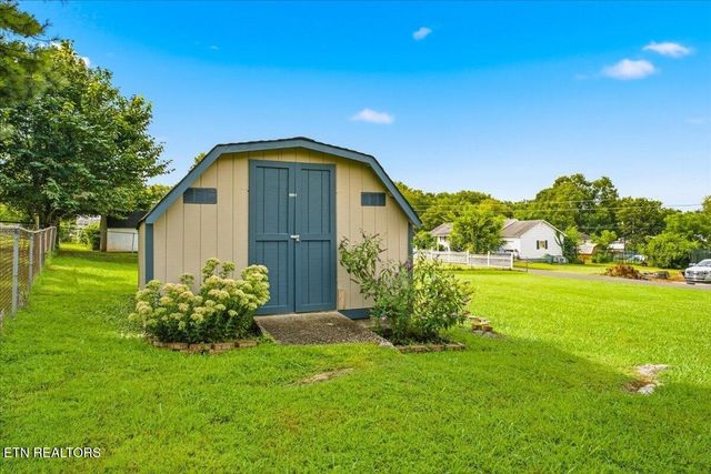 3334 Oak Ave, Strawberry Plains, TN 37871
