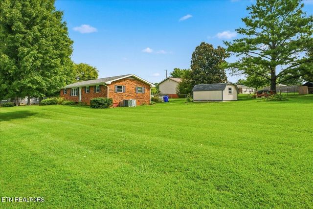 3334 Oak Ave, Strawberry Plains, TN 37871