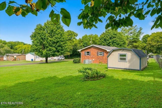 3334 Oak Ave, Strawberry Plains, TN 37871