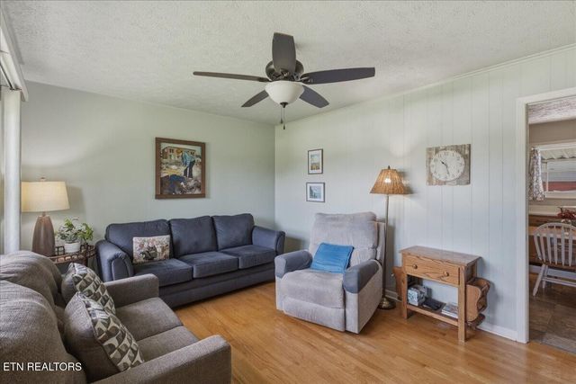 3334 Oak Ave, Strawberry Plains, TN 37871