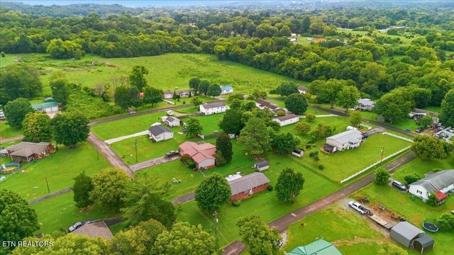 3334 Oak Ave, Strawberry Plains, TN 37871