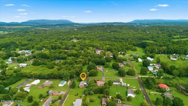 3334 Oak Ave, Strawberry Plains, TN 37871