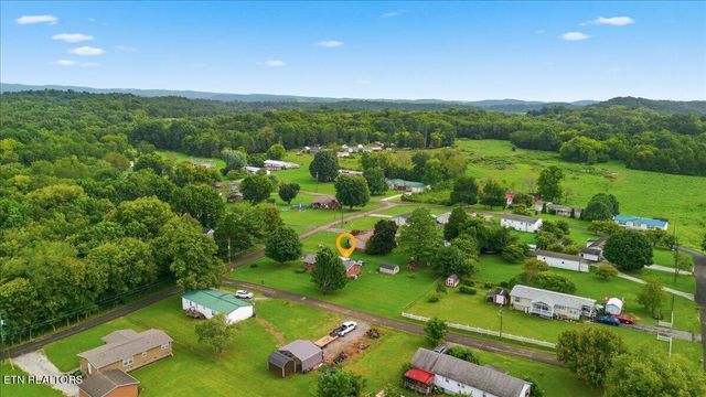 3334 Oak Ave, Strawberry Plains, TN 37871