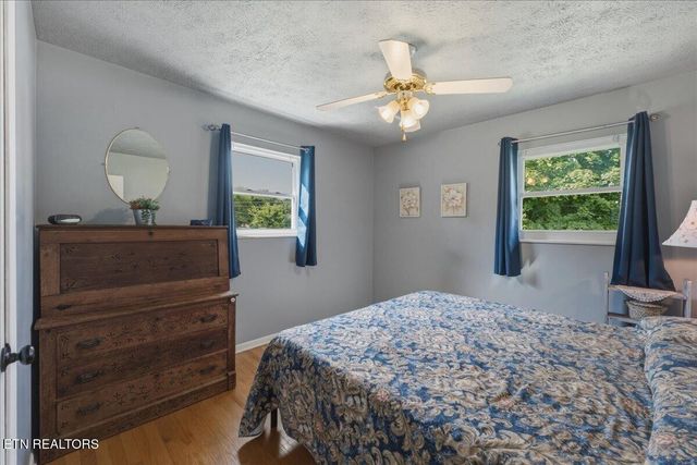 3334 Oak Ave, Strawberry Plains, TN 37871