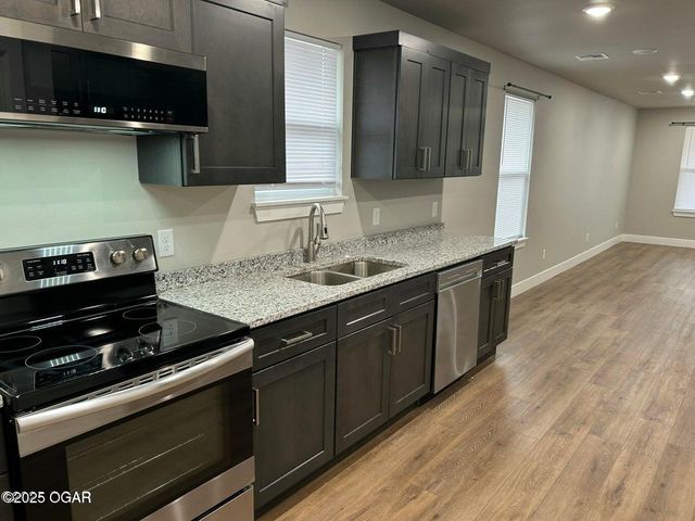 1319 W Broadway Street, Webb City, MO 64870