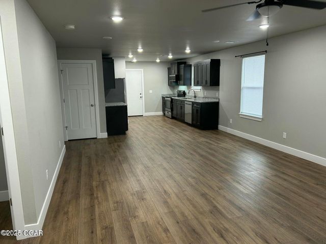 1319 W Broadway Street, Webb City, MO 64870