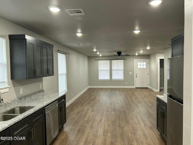 1319 W Broadway Street, Webb City, MO 64870