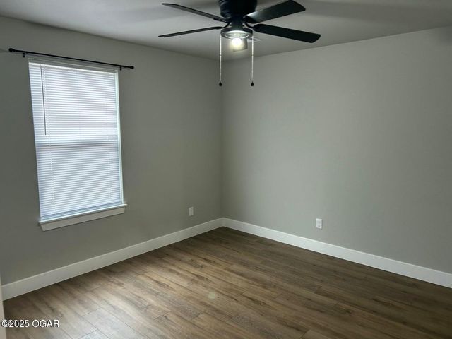 1319 W Broadway Street, Webb City, MO 64870