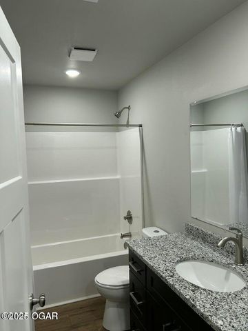 1319 W Broadway Street, Webb City, MO 64870