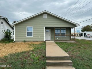 1319 W Broadway Street, Webb City, MO 64870