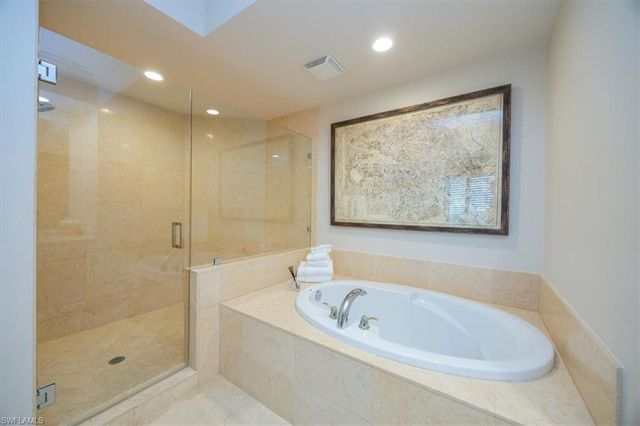 285 Grande WAY 706, Naples, FL 34110