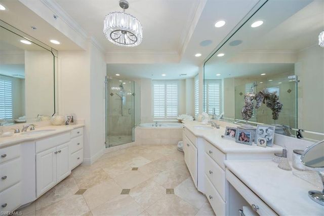 285 Grande WAY 706, Naples, FL 34110