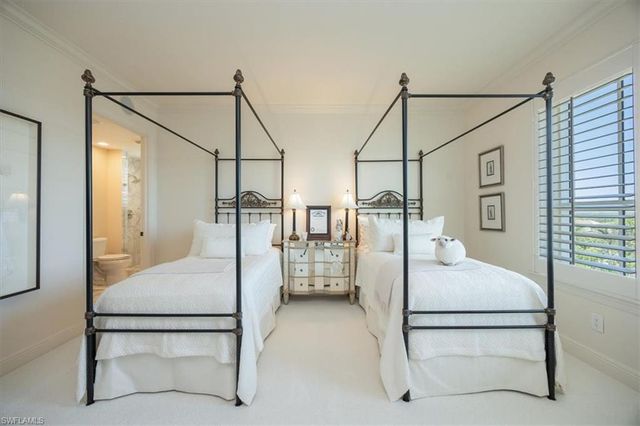 285 Grande WAY 706, Naples, FL 34110