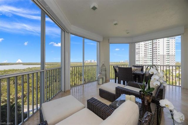 285 Grande WAY 706, Naples, FL 34110