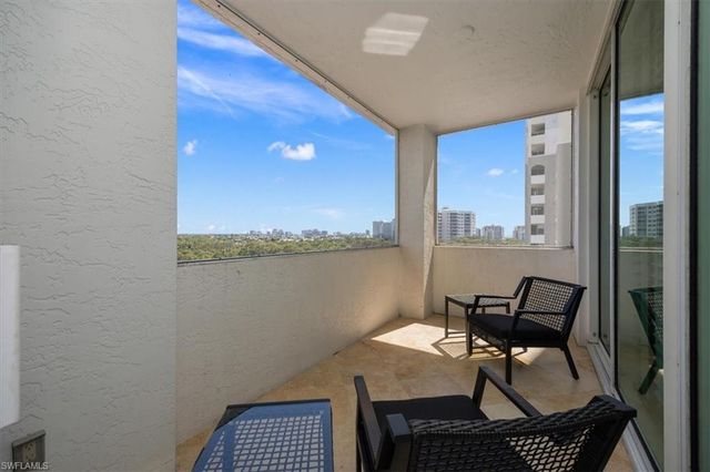 285 Grande WAY 706, Naples, FL 34110