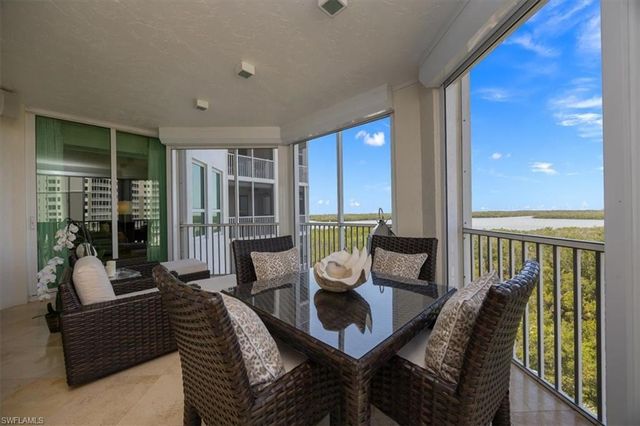 285 Grande WAY 706, Naples, FL 34110