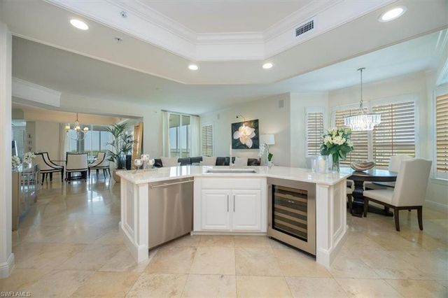 285 Grande WAY 706, Naples, FL 34110