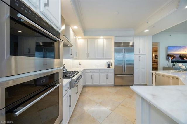 285 Grande WAY 706, Naples, FL 34110