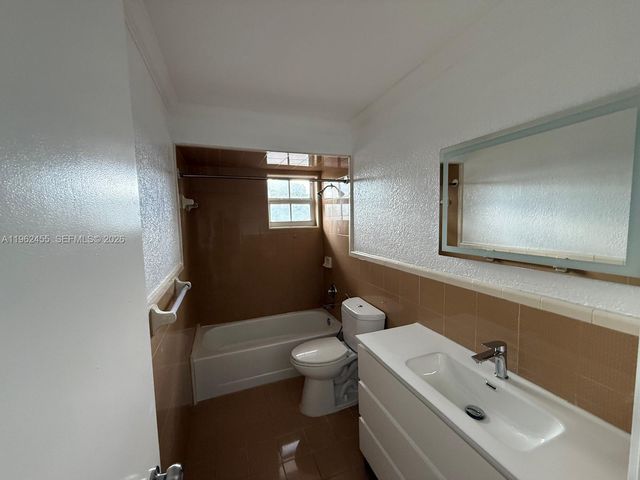 948 E 47th St 2nd Floor, Hialeah, FL 33013