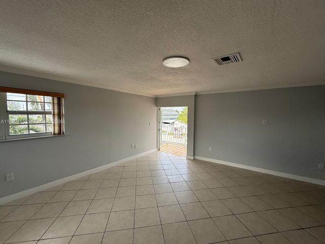 948 E 47th St 2nd Floor, Hialeah, FL 33013