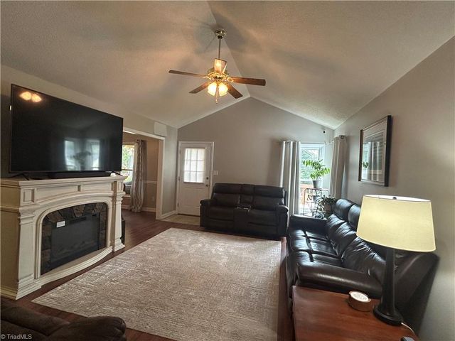 186 Crestview Drive, Mocksville, NC 27028