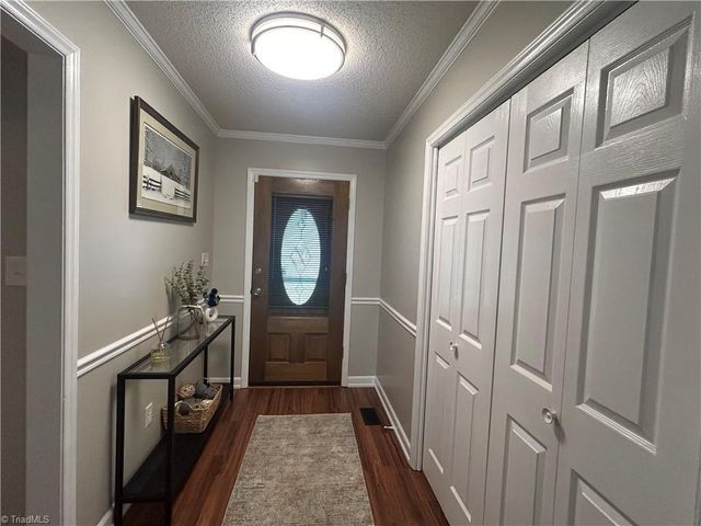186 Crestview Drive, Mocksville, NC 27028
