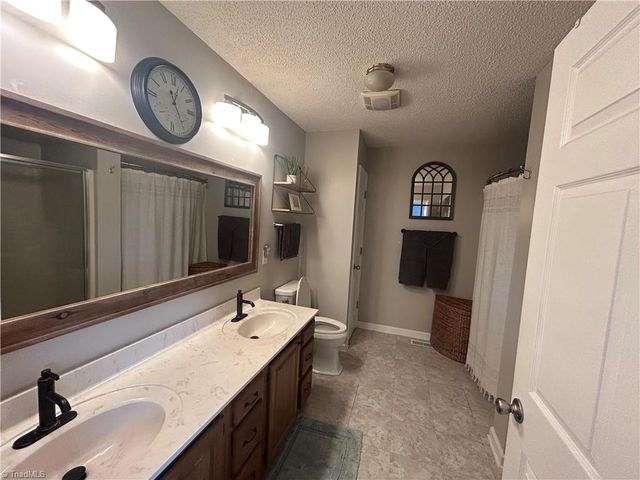 186 Crestview Drive, Mocksville, NC 27028