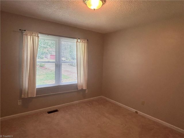 186 Crestview Drive, Mocksville, NC 27028