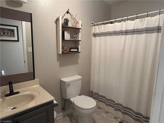 186 Crestview Drive, Mocksville, NC 27028