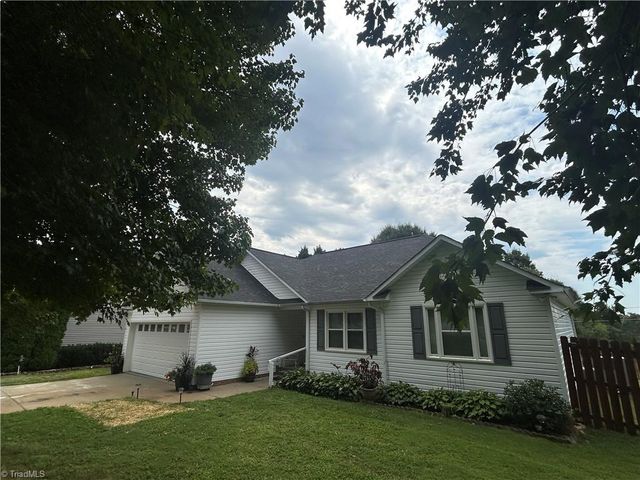 186 Crestview Drive, Mocksville, NC 27028