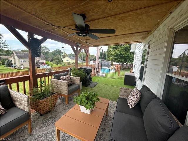 186 Crestview Drive, Mocksville, NC 27028