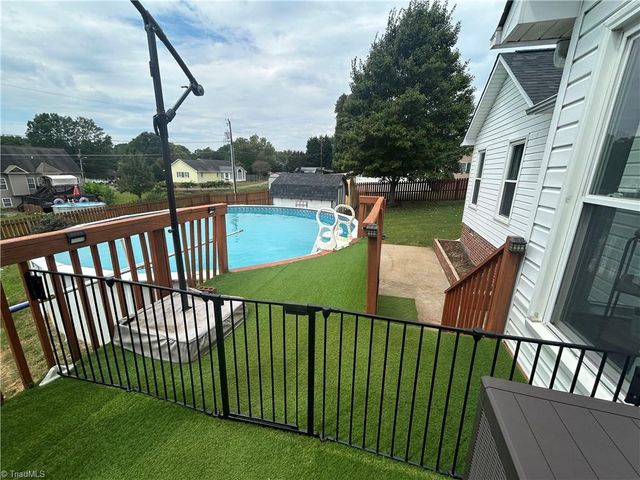 186 Crestview Drive, Mocksville, NC 27028