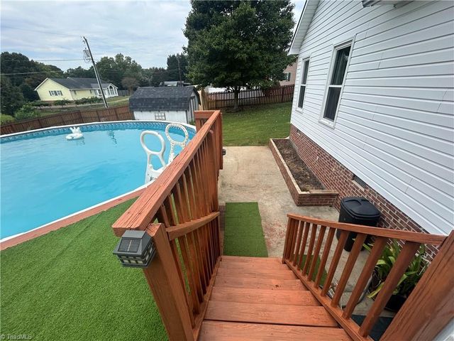 186 Crestview Drive, Mocksville, NC 27028