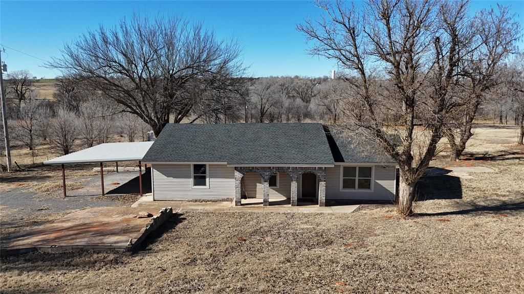 Image 1 of property listing at 523 S 1st Street, Lookeba, OK 73053
