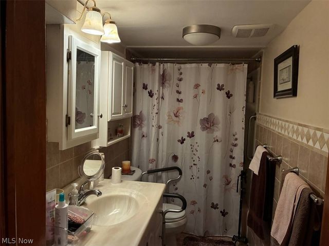 1440 Rockefeller Road, Wickliffe, OH 44092