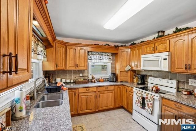 9 Ridgeview Court, Hardyston, NJ 07460